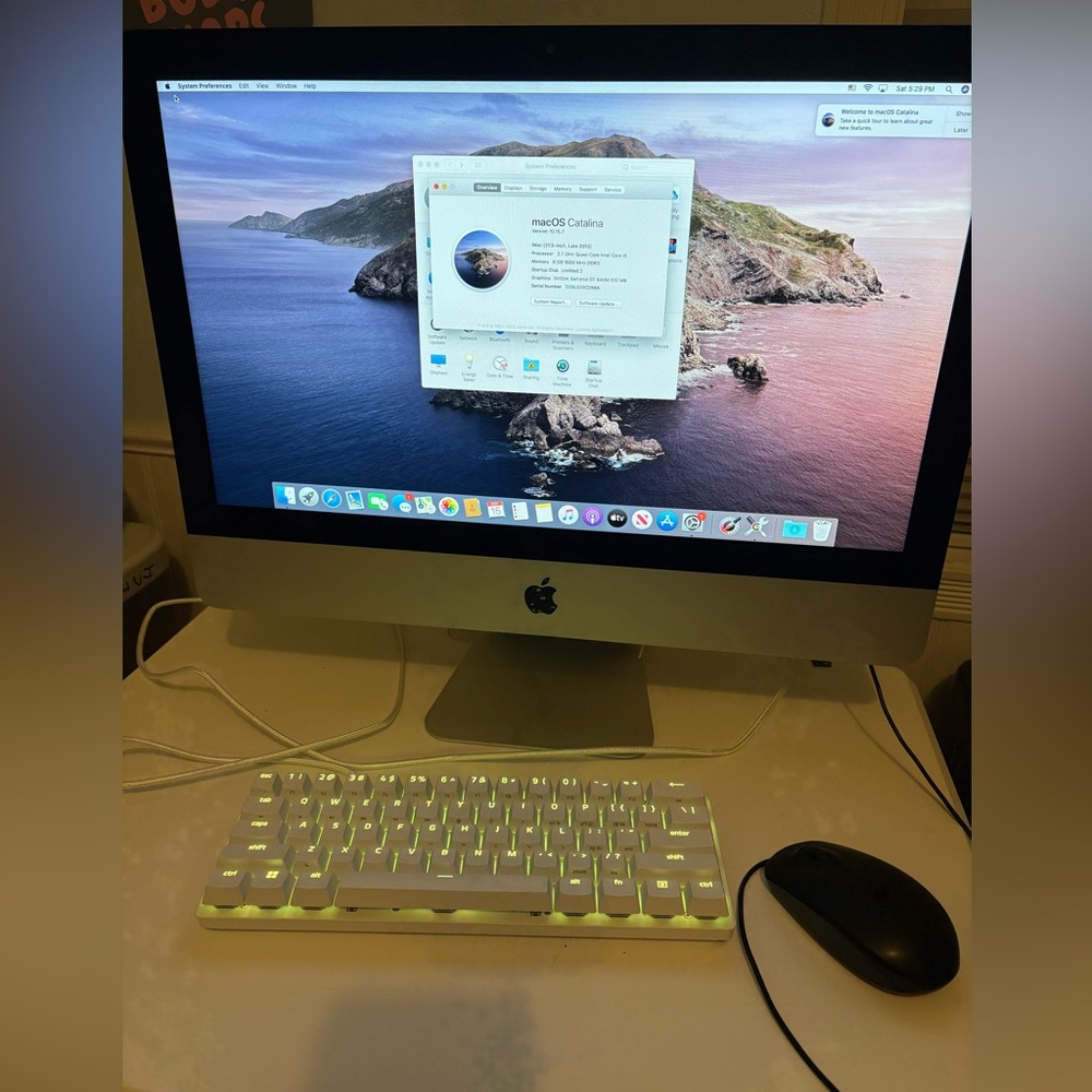 APPLE iMac with White Keyboard great condition